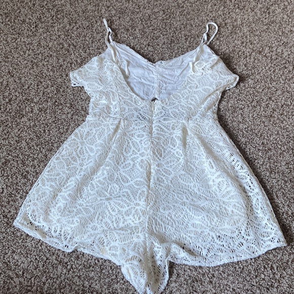 Me To We shorts romper, Size M - Picture 2 of 3
